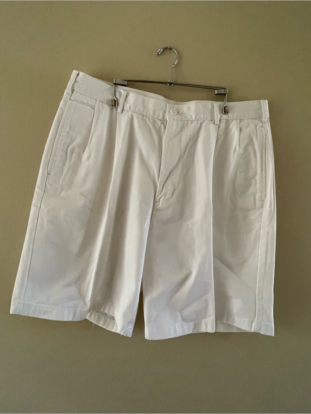 Lands' End White Pleated Men's Shorts-great shape!